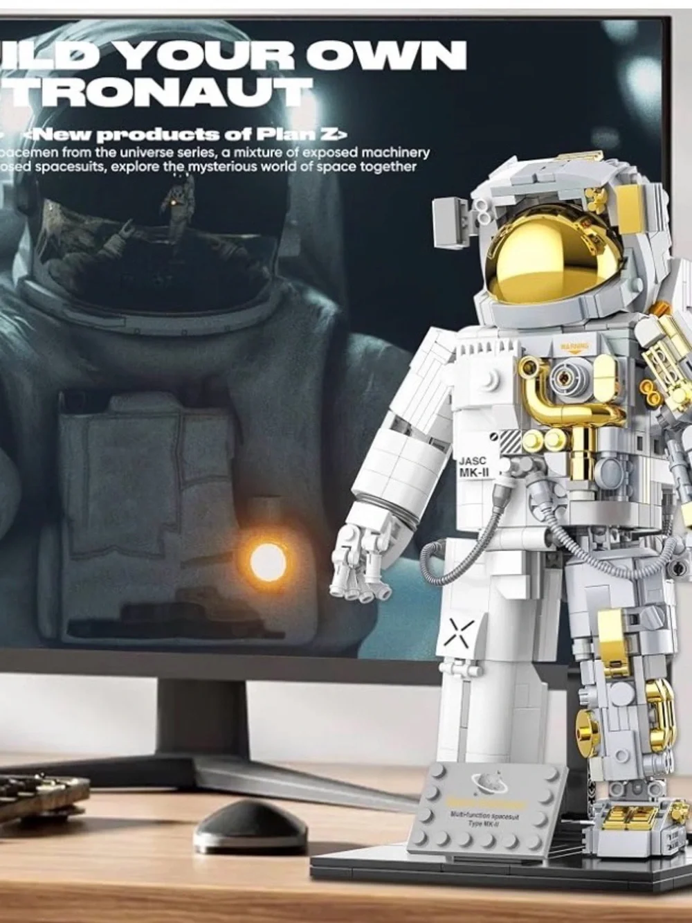 FarBlocked White Astronaut Building Block Figure with Gold Visor Accents